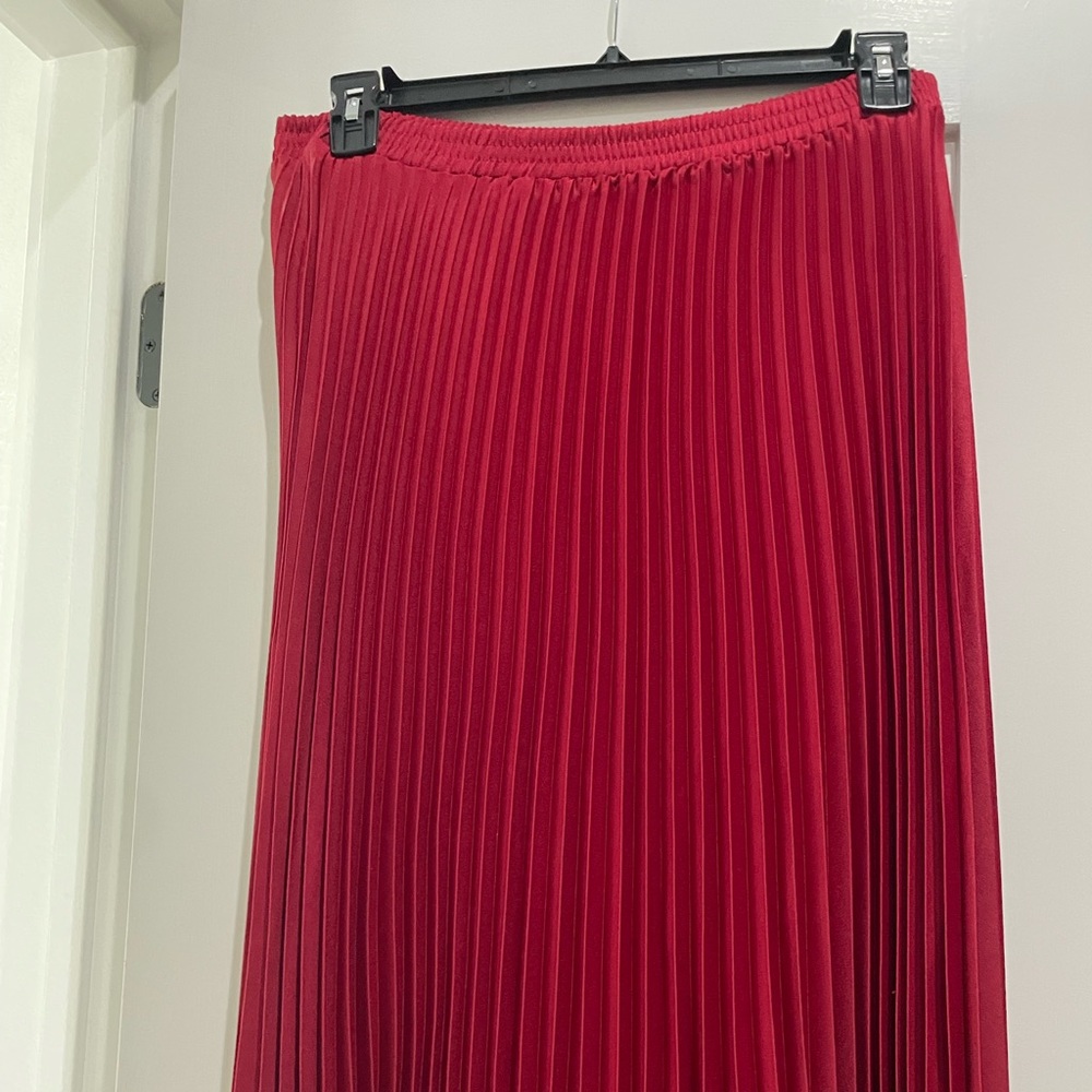 Pleated skirt